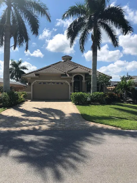 Naples vacation Rental, private pool, close to Vanderbilt Beach and De - Image 1