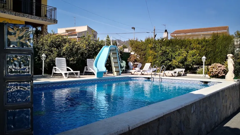 Casa con gran piscina privada - Image 1