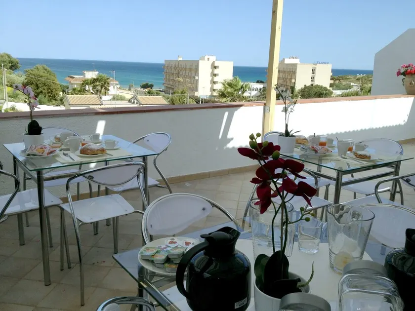 B&B Due Passi Dal Mare - Image 1
