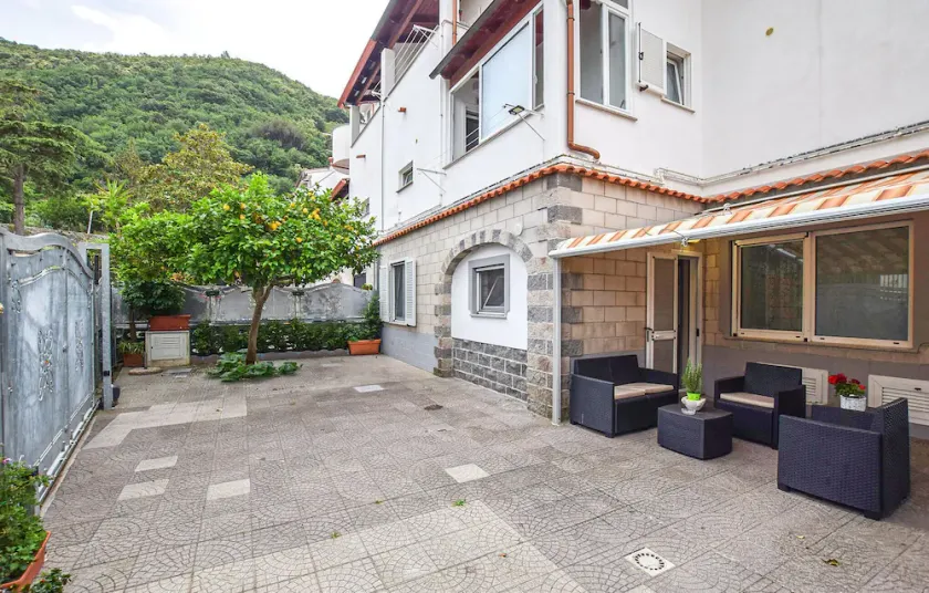 Nice Apartment in Ischia With 3 Bedrooms and Wifi - Image 1