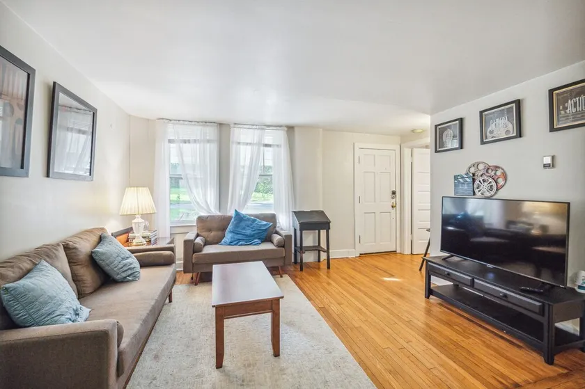 Cozy Home Best Location In Town On 7 Private Acres 2 Bedroom Cottage by Redawning - Image 1