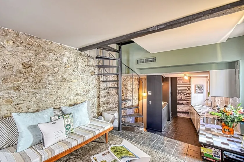 Amazing Chic Apt in Le Suquet by GuestReady - Image 1