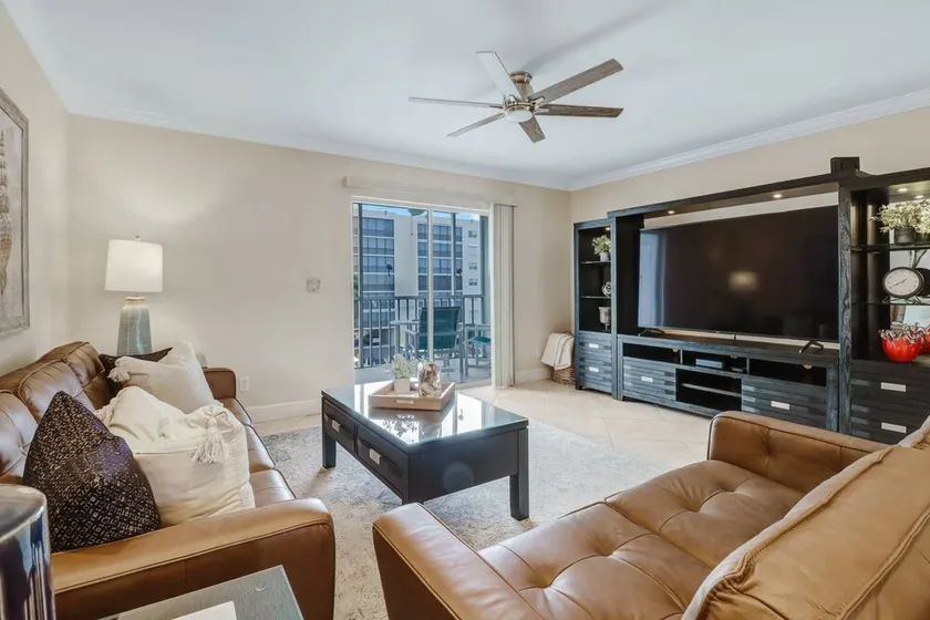 Appartement en copropriété avec barbecue et piscine chauffée | Vue sur l'eau - Image 1