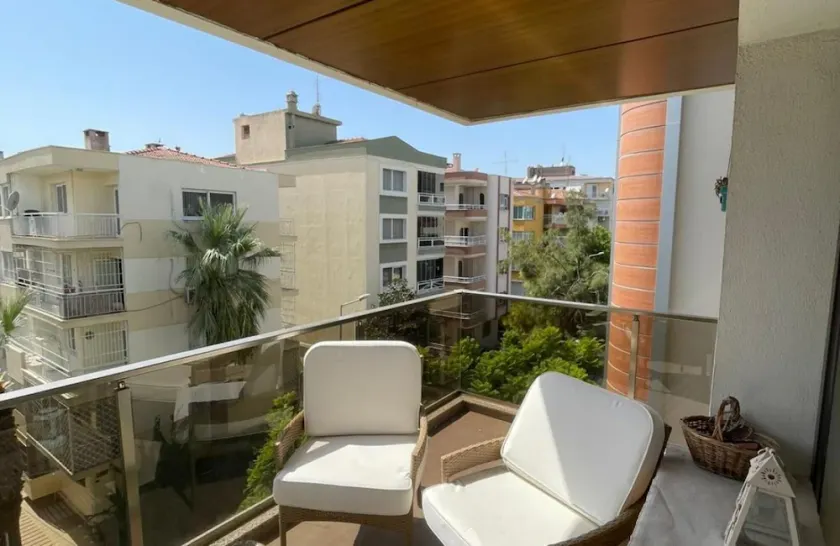 Central Apartment Near Sea With Balcony in Karsiyaka Zmir - Image 1