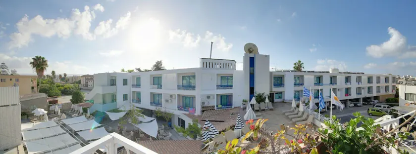 Nereus Hotel - Image 1