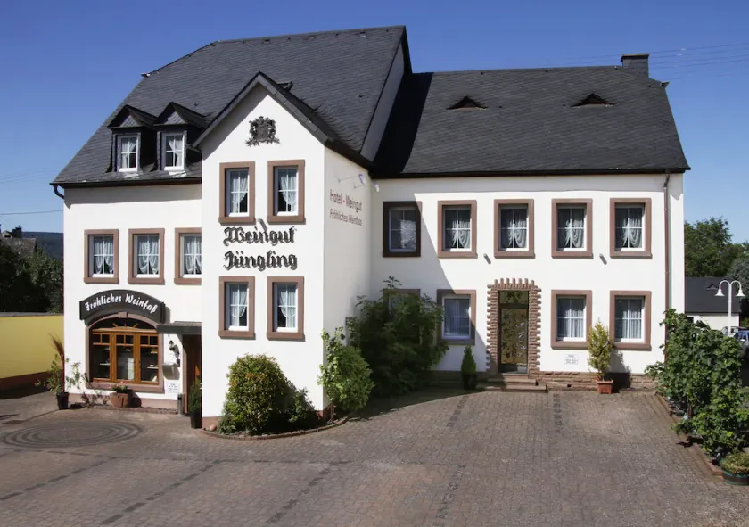 Weingut Fröhliches Weinfass - Image 1