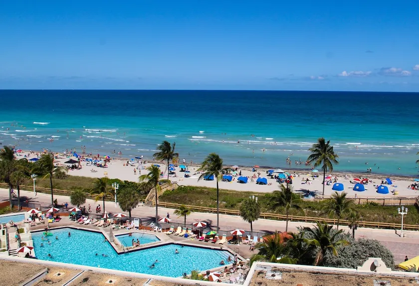 Hollywood Beach Resort Cruise Port - Image 1