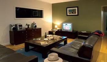 Plomer Beach House - Image 1