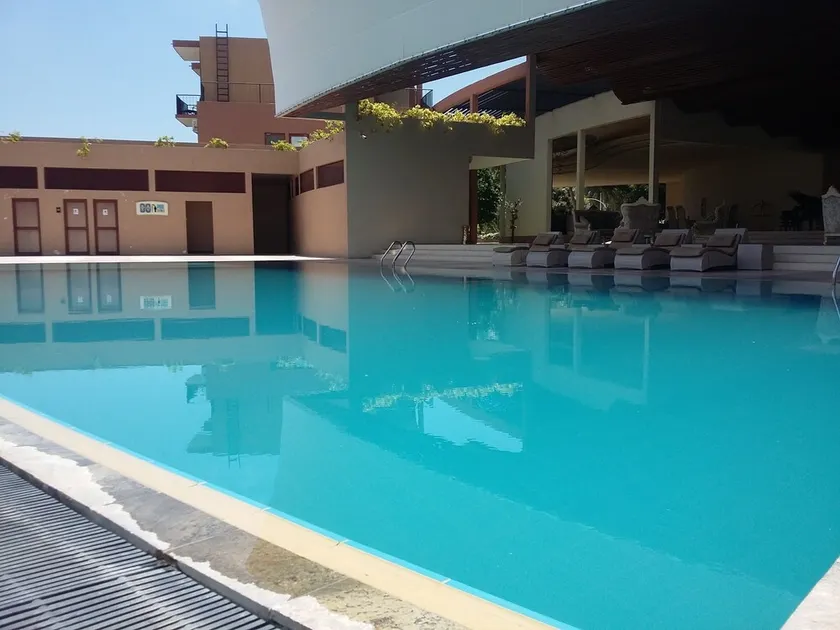 Avenra Gangaara Hotel - Image 1