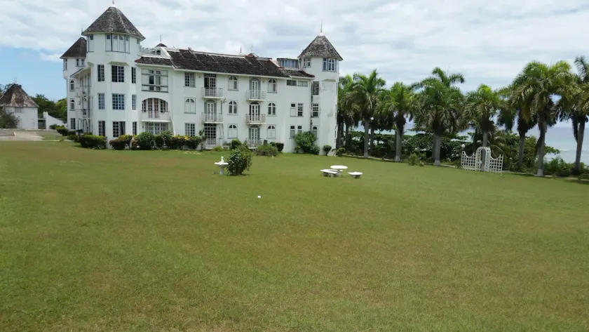 Seacastles Exora Beach Suite - Image 1