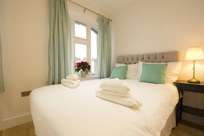 Grand Apartments Hammersmith - Image 1