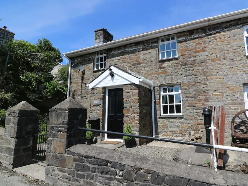 Ty Ffynnon - Image 1