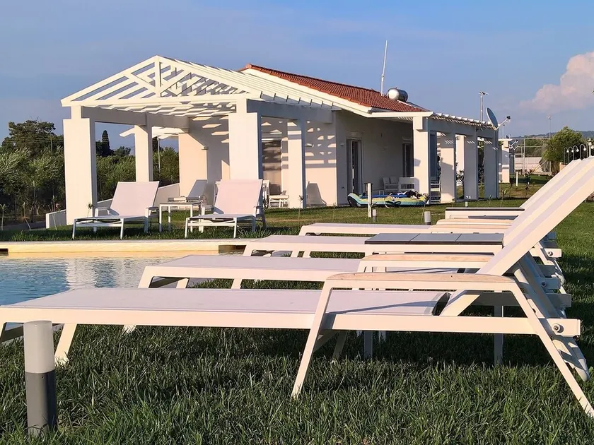 Villa Direct on the Long Sandy Beach, Swimming Pool, Tennis Court, Bicycles etc - Image 1