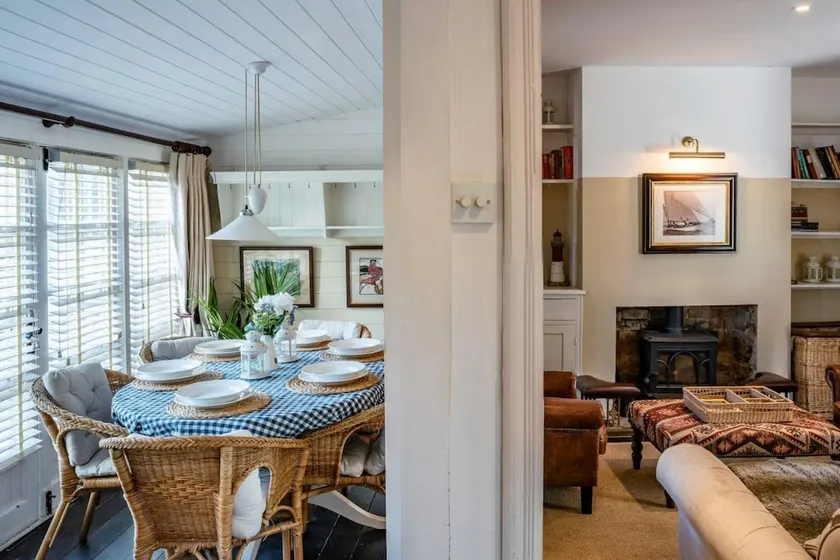 Chase Cottage / 3-bed home on Osea Island, Essex - Image 1