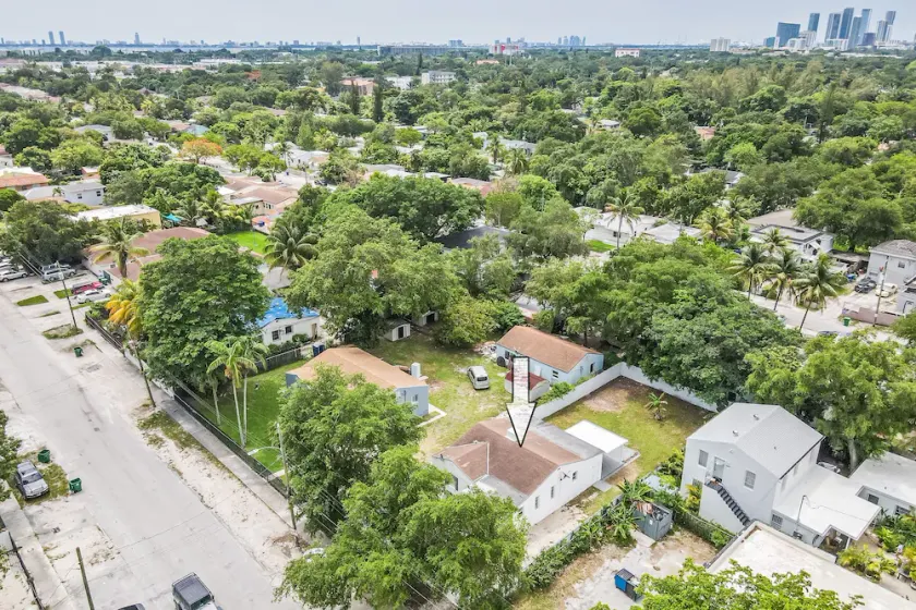 Upper Design District 3BD Home w/Jacuzzi and Backyard - Image 1