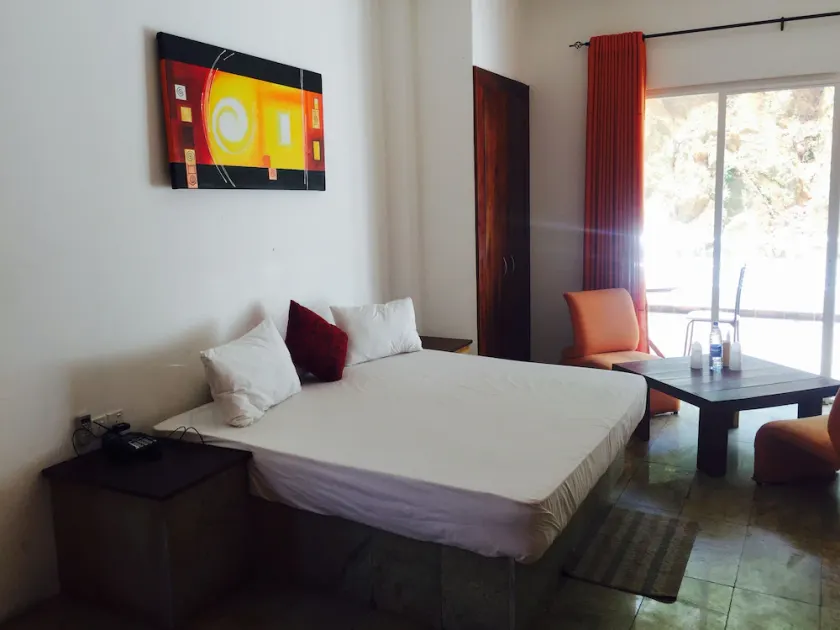 Hotel Sleek - Image 1