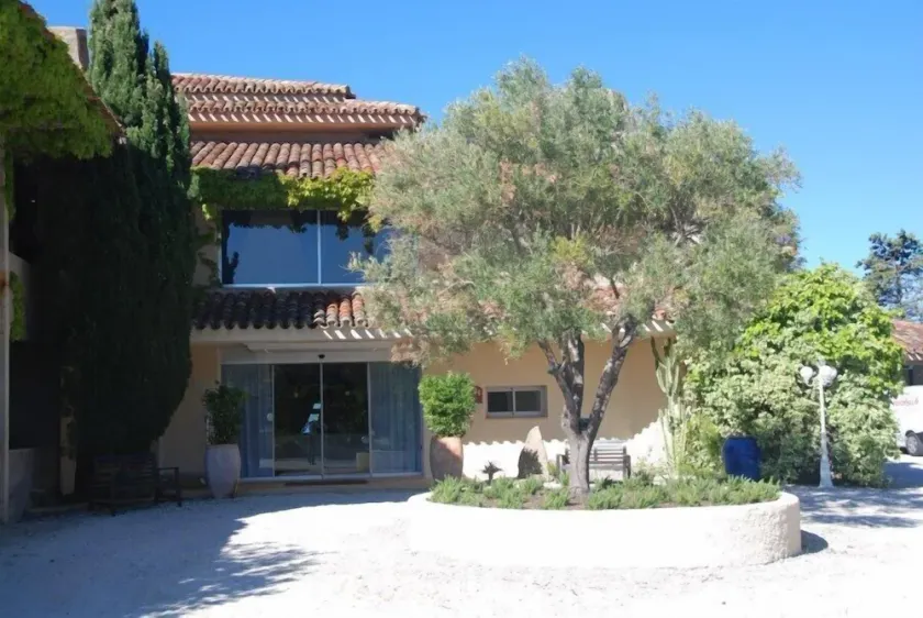 83 Hotel - Image 1