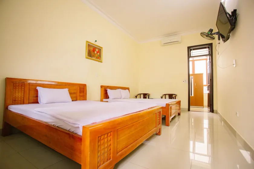 Four Seasons Guest House by OYO Rooms - Image 1