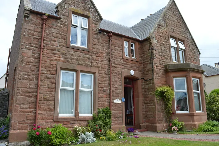 Cross Haven Guest House - Image 1