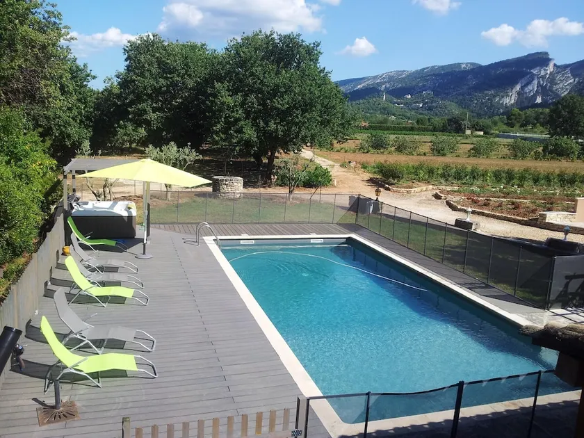 Apartment With 2 Bedrooms in Maubec, With Shared Pool, Enclosed Garden and Wifi - Image 1