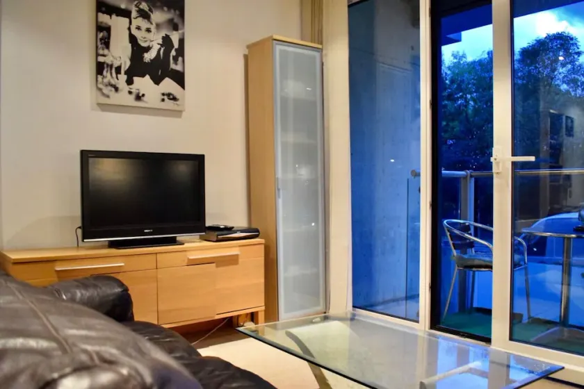 Minimal Studio With Views Over Battersea Park - Image 1