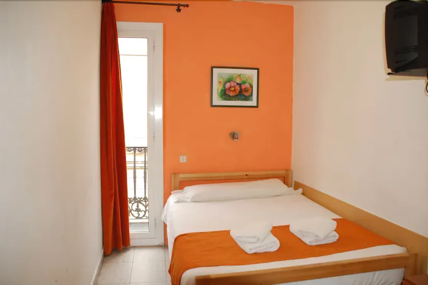 Pension Bahia Barcelona - Image 1