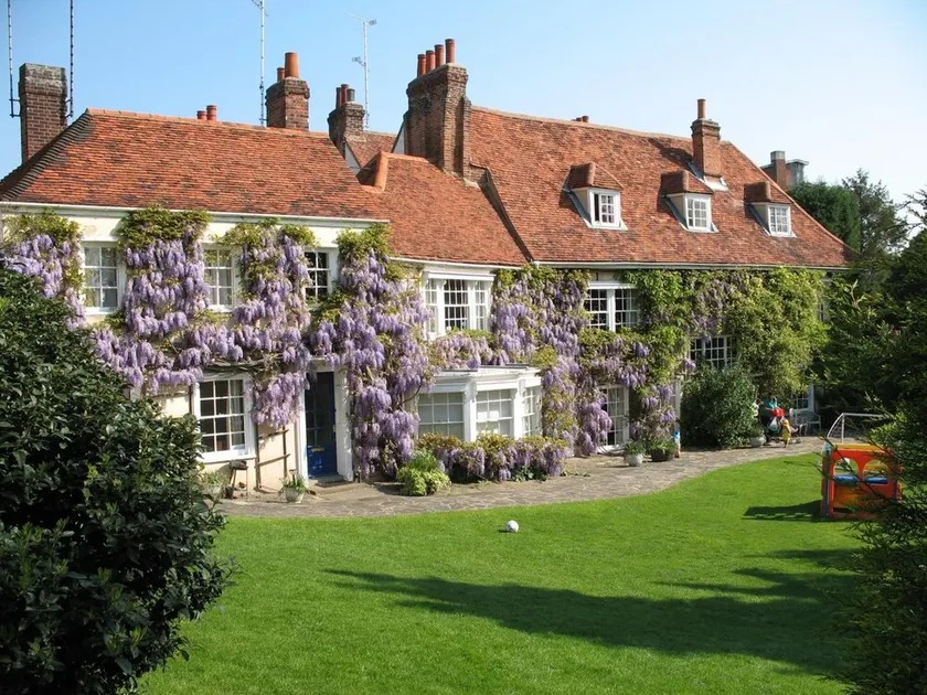 Rothmans Bed & Breakfast - Image 1