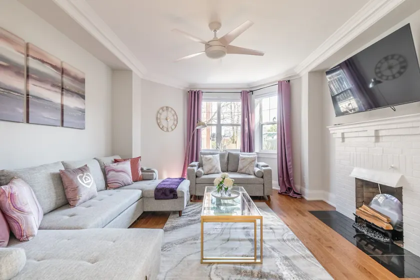 GLOBALSTAY Luxury Townhouse Minutes Away From Waterfront - Image 1
