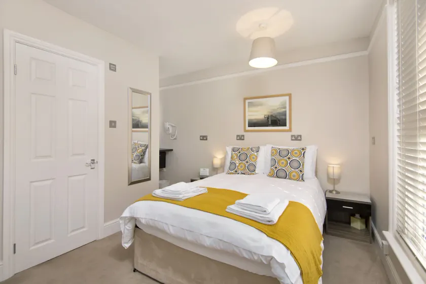 Redhouse - Image 1