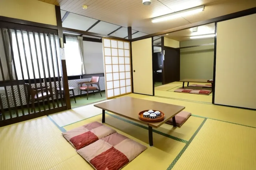 Fuji Hakone Land Schole Plaza Hotel - Image 1