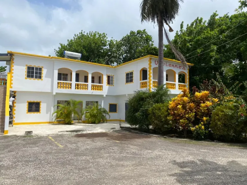 Vivienne's - Image 1