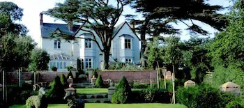 Wollaston Lodge - Image 1
