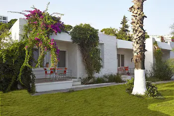 Meteor Beach Hotel - Image 1