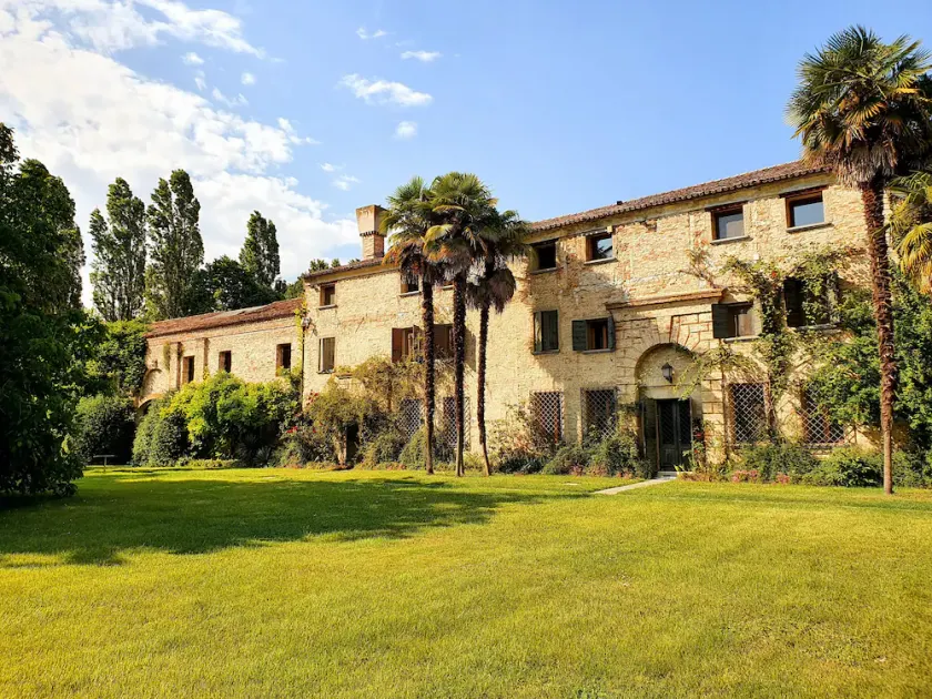 Villa Foscolo  Luxury Rooms & Apartments - Image 1