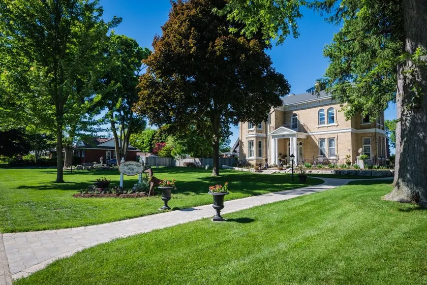 Hughson Hall Bed & Breakfast - Image 1