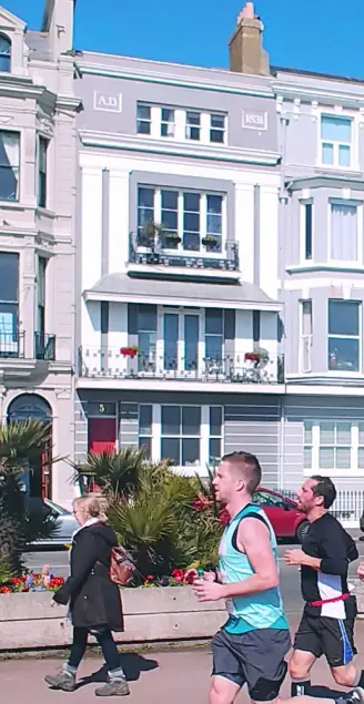 St Leonards Seaside Apartment - Image 1