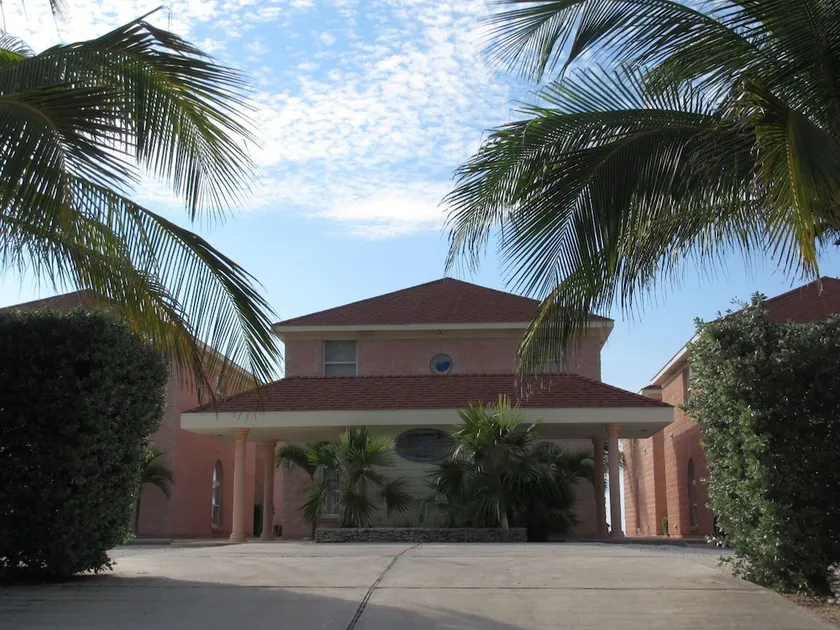 Cayman Breakers - Image 1