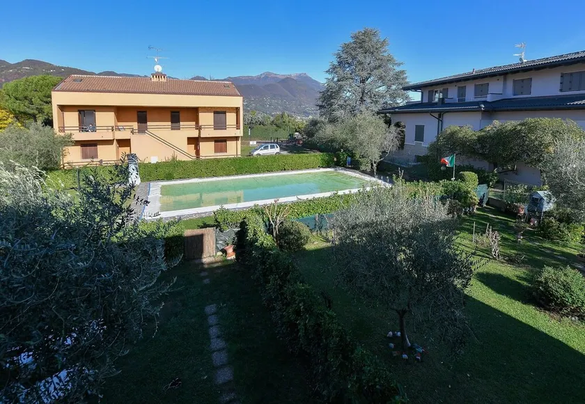 Susy With Lake View and Pool - Image 1