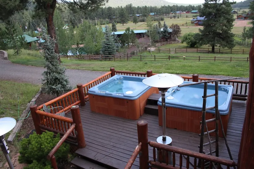 Greer Peaks Lodge - Image 1