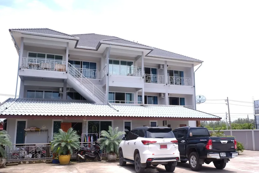 Manop Mansion - Image 1