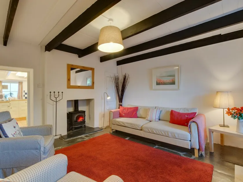 Beautiful Holiday Home in Wadebridge With a Fireplace in the Bedroom and a Lovely Garden - Image 1