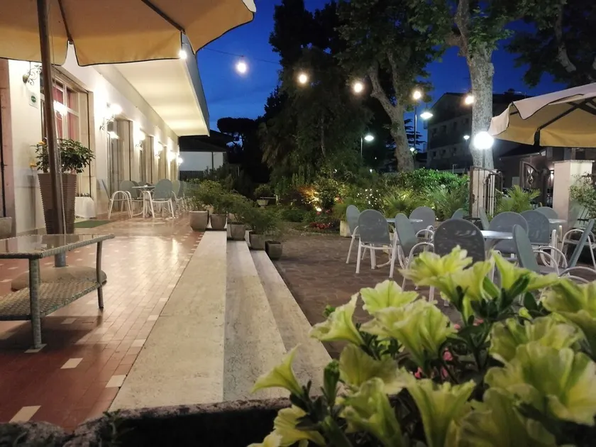 Hotel Rosa - Image 1