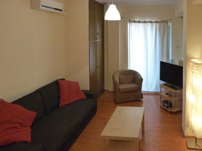 Homely Spacious Studio - Image 1