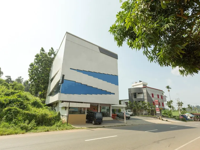 OYO Hotel Ivory Grande - Image 1