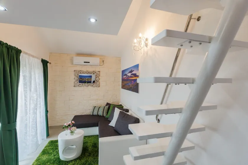 A1 - Modern Luxury apt w. 2 Balconies & sea View - Image 1