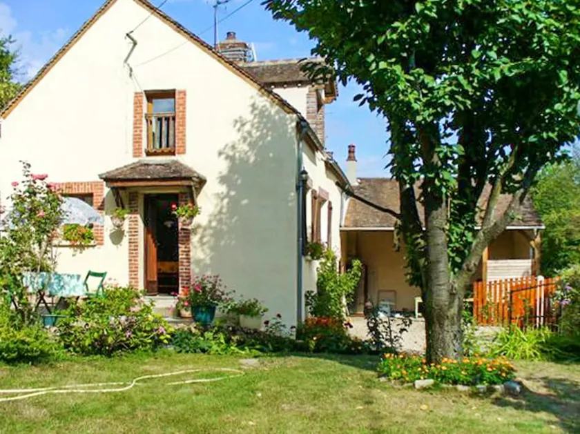 House With 2 Bedrooms in Villeuneuve sur Yonne, With Wonderful Mountain View and Enclosed Garden - Image 1