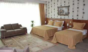 Grand Karot Hotel - Image 1
