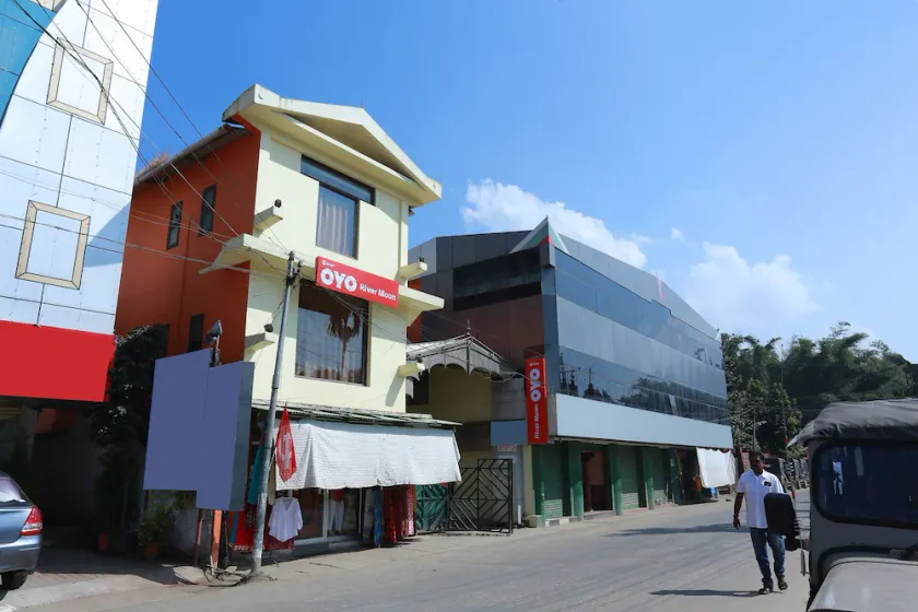 OYO 10783 Hotel River Moon - Image 1