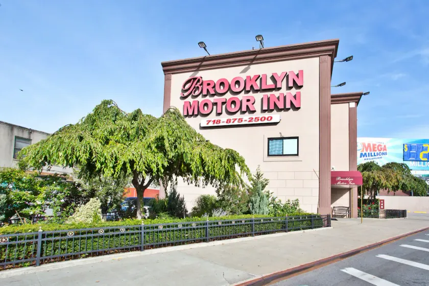 Brooklyn Motor Inn - Image 1