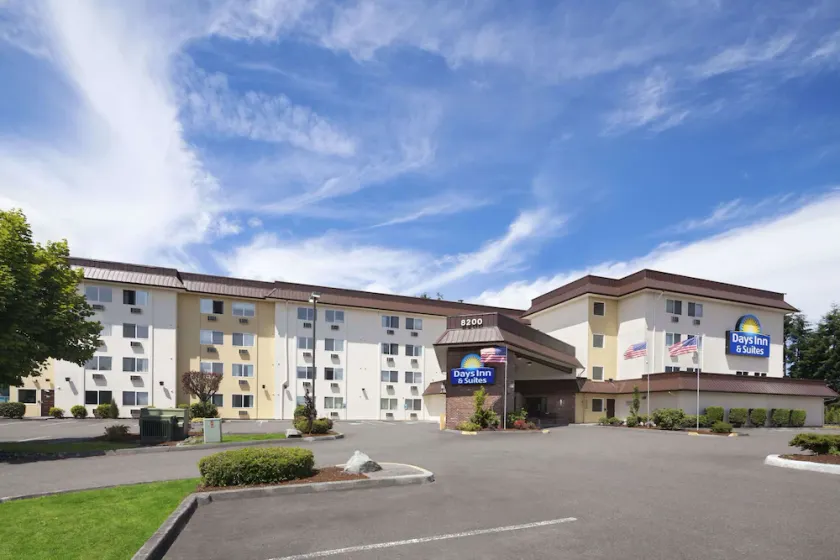 Days Inn by Wyndham Lacey Olympia Area - Image 1